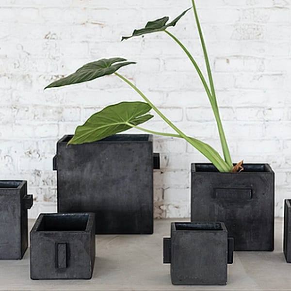 Serax Flowerpot Black Concrete - L ; House of Otoko