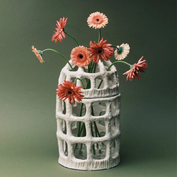 Pique Fleurs White Rosie Vase